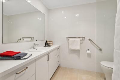 54/104 Country Club Drive