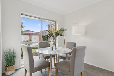 142/2 Rochester Parade