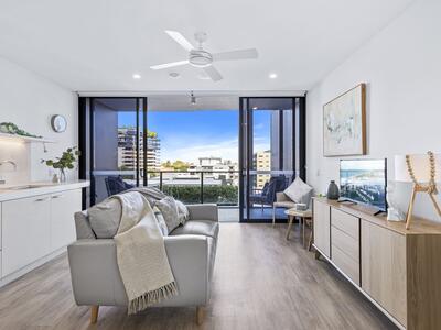 715/50 Longland Street