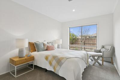 142/2 Rochester Parade