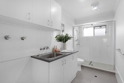 102/5 Lochinvar Court