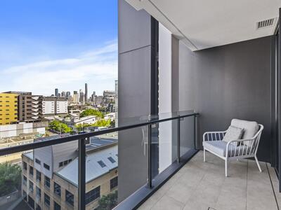 715/50 Longland Street