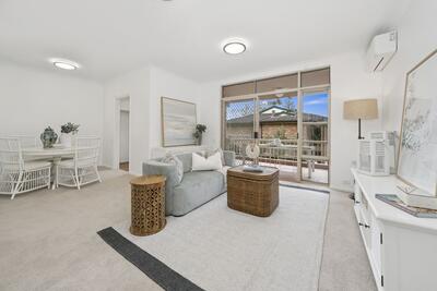 142/42 Roma Road