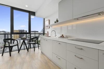 816/50 Longland Street