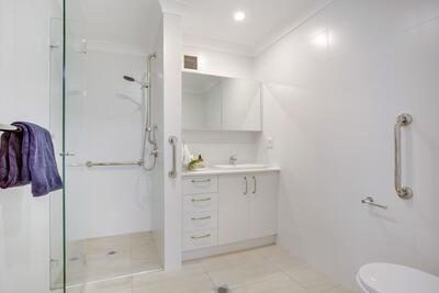 226/82 Avalon Parade