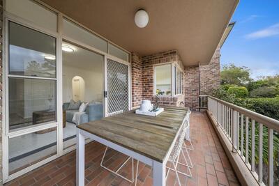 142/42 Roma Road