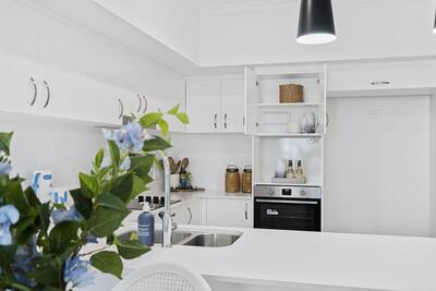 1204/100 Swansea Circuit