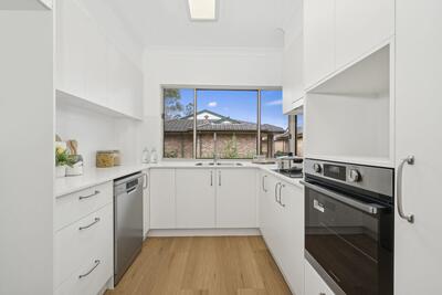 142/42 Roma Road