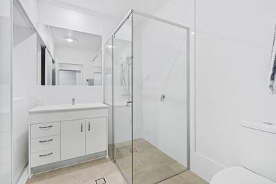 1204/100 Swansea Circuit