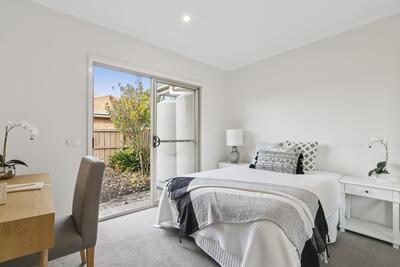 142/2 Rochester Parade