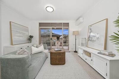 142/42 Roma Road